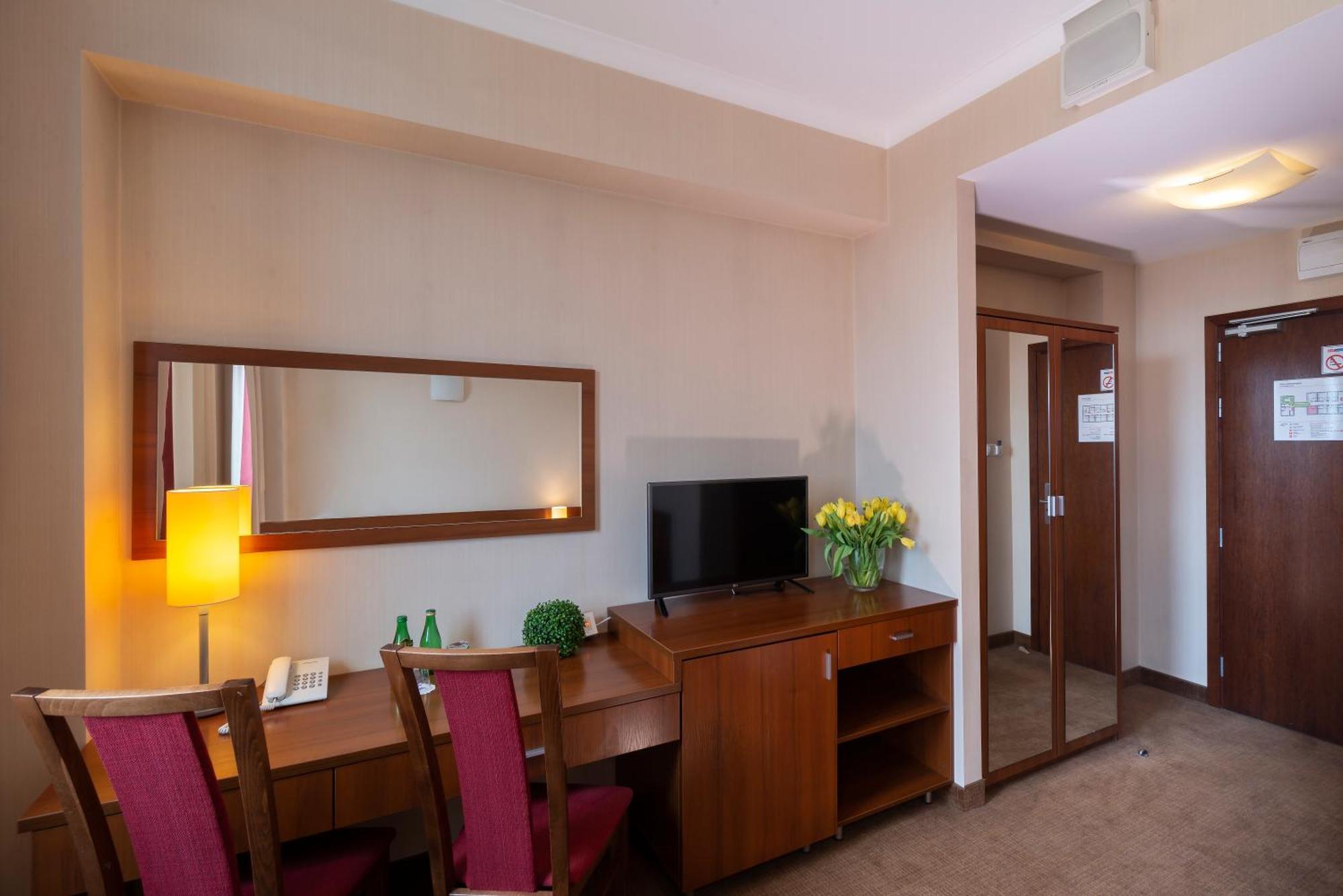 Hotel Dal Kielce Exterior photo